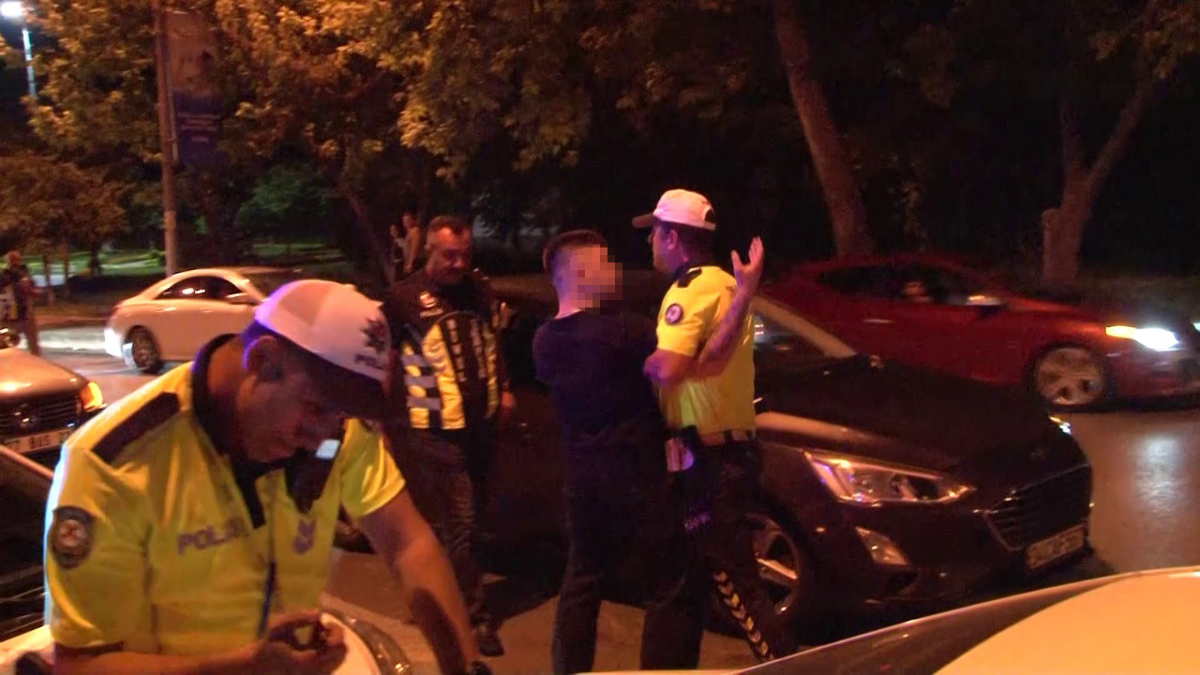 Kadıköy'de ceza yiyen alkollü şahıs gazetecilere saldırdı