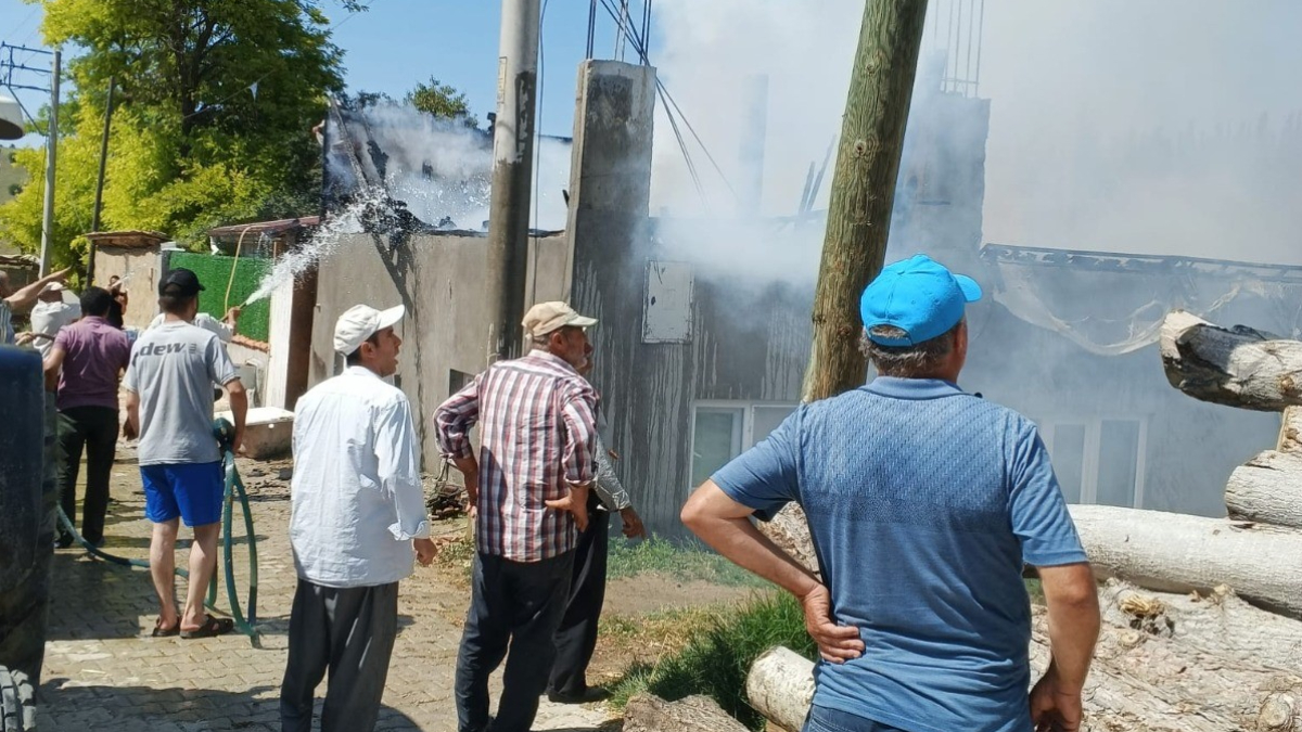 Bursa'da yangına namazda yakalanan çifti komşuları kurtardı