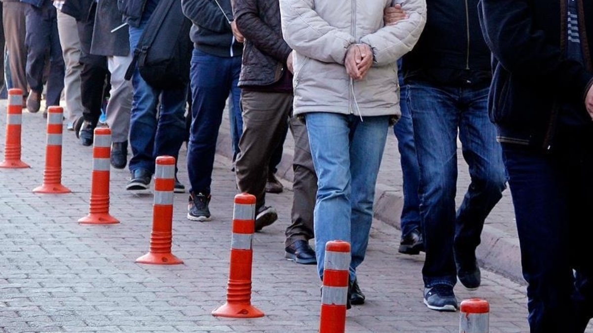 İstanbul'da kaçak göçmen organizatörlerine operasyon: 20 gözaltı