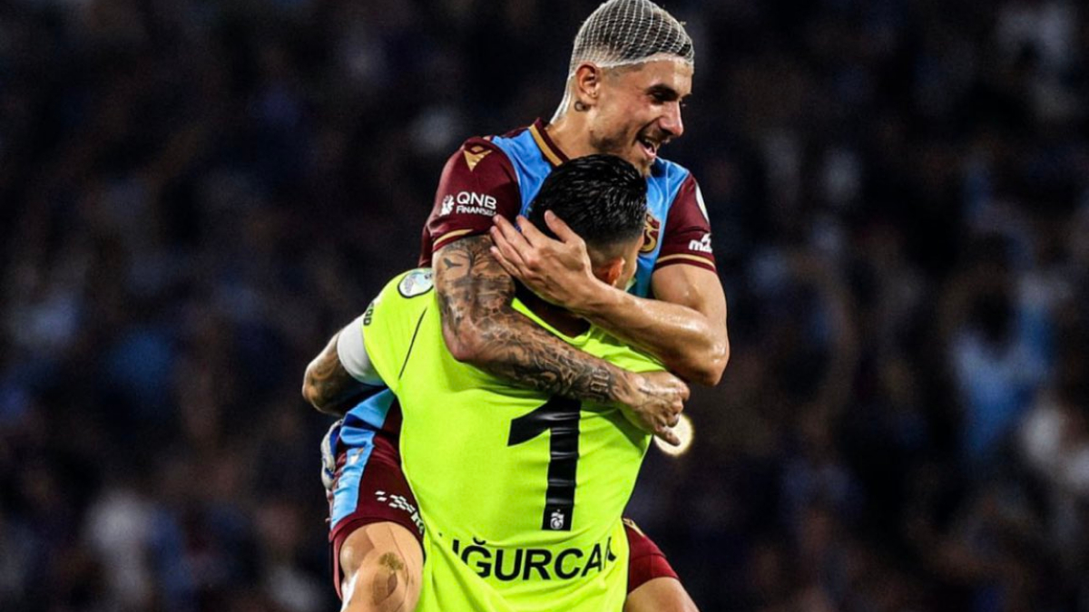 Uğurcan Çakır'dan genç futbolculara destek