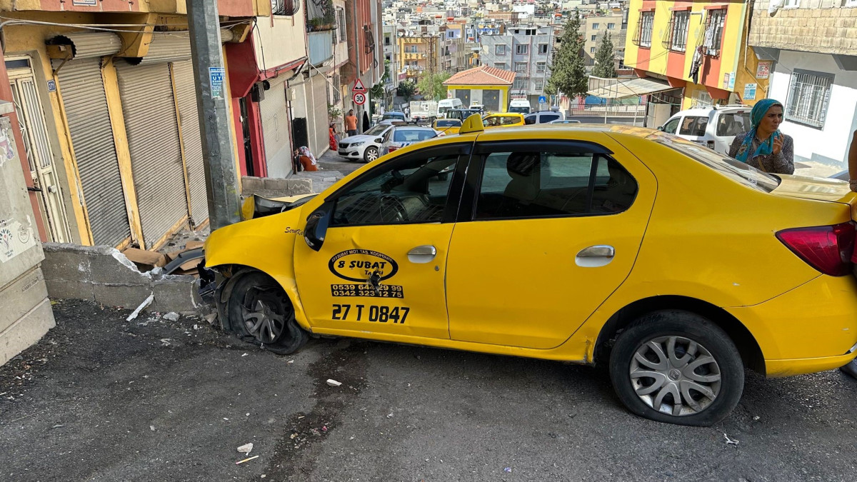 Gaziantep'te saksi yayaların arasına daldı: 3’ü ağır, 5 yaralı