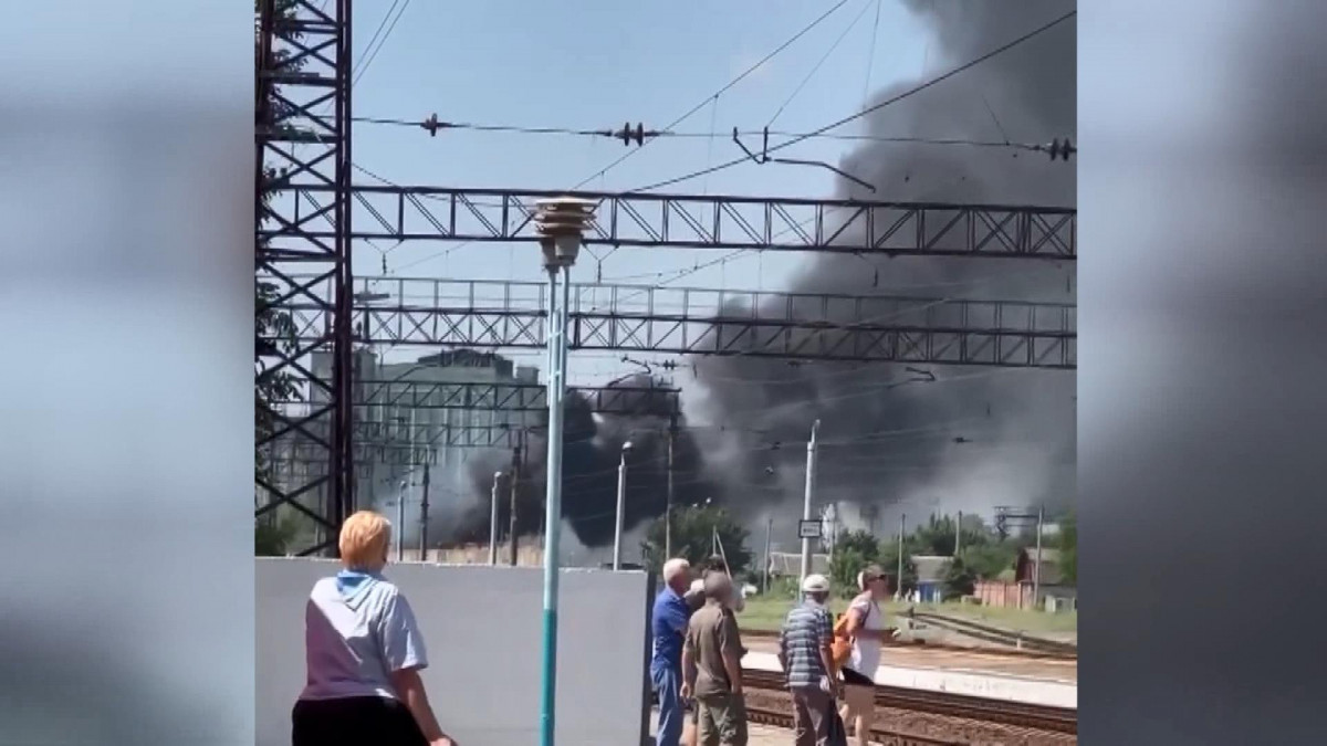 Ukrayna, Rusya'nın mühimmat deposunu İHA ile vurdu
