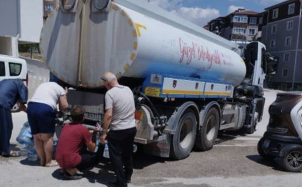 CHP'li Bilecik Belediyesi 5 gündür su veremiyor: Tankerlerle su dağıttılar