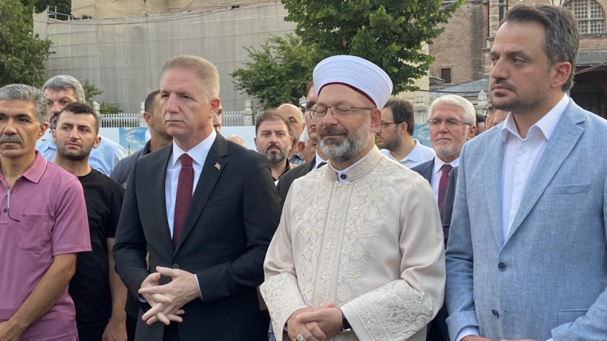 Ali Erbaş, Ayasofya'da sabah namazı kıldırdı