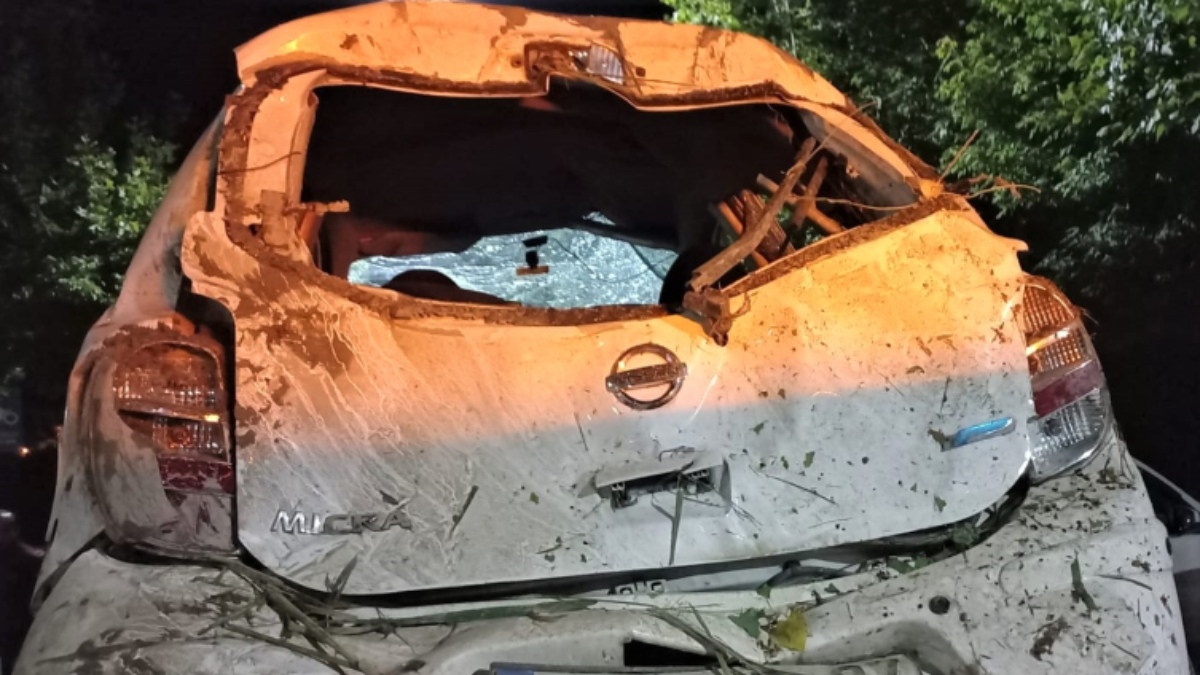 İzmir'de otomobilin elektrikli motosiklete çarptığı kazada 7 kişi yaralandı