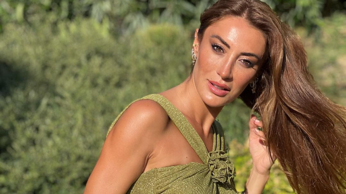 Arka Sokaklar'ın Bahar'ı Merve Oflaz ayna karşısında fizik sergiledi! "Hey Maşallah"