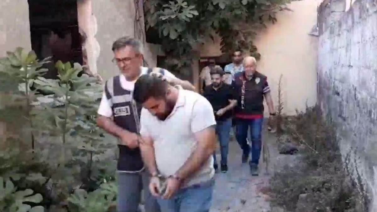 İzmir merkezli 'Milli Emlak' dolandırıcılığı operasyonu: 8 tutuklama
