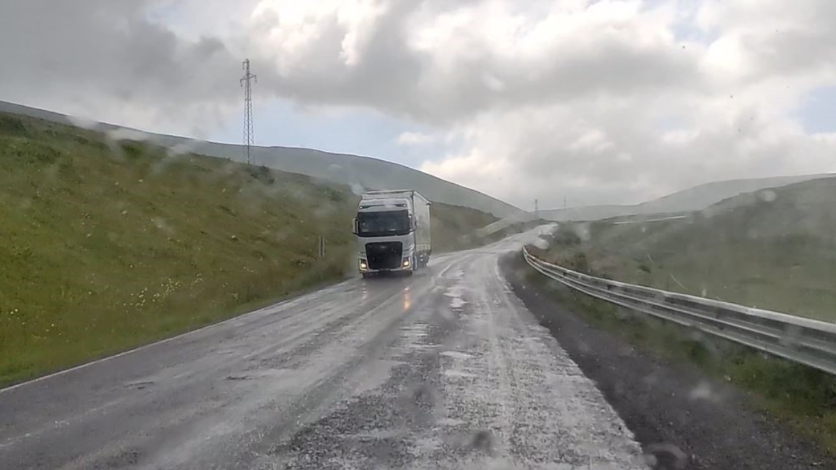 Ardahan'da temmuz ayında dolu ve sağanak yağış