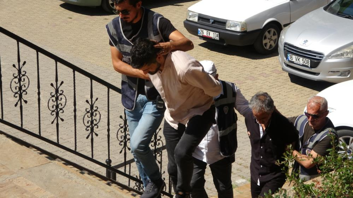Bilecik'te korkunç olay: Kız arkadaşının parmaklarını satırla kesti