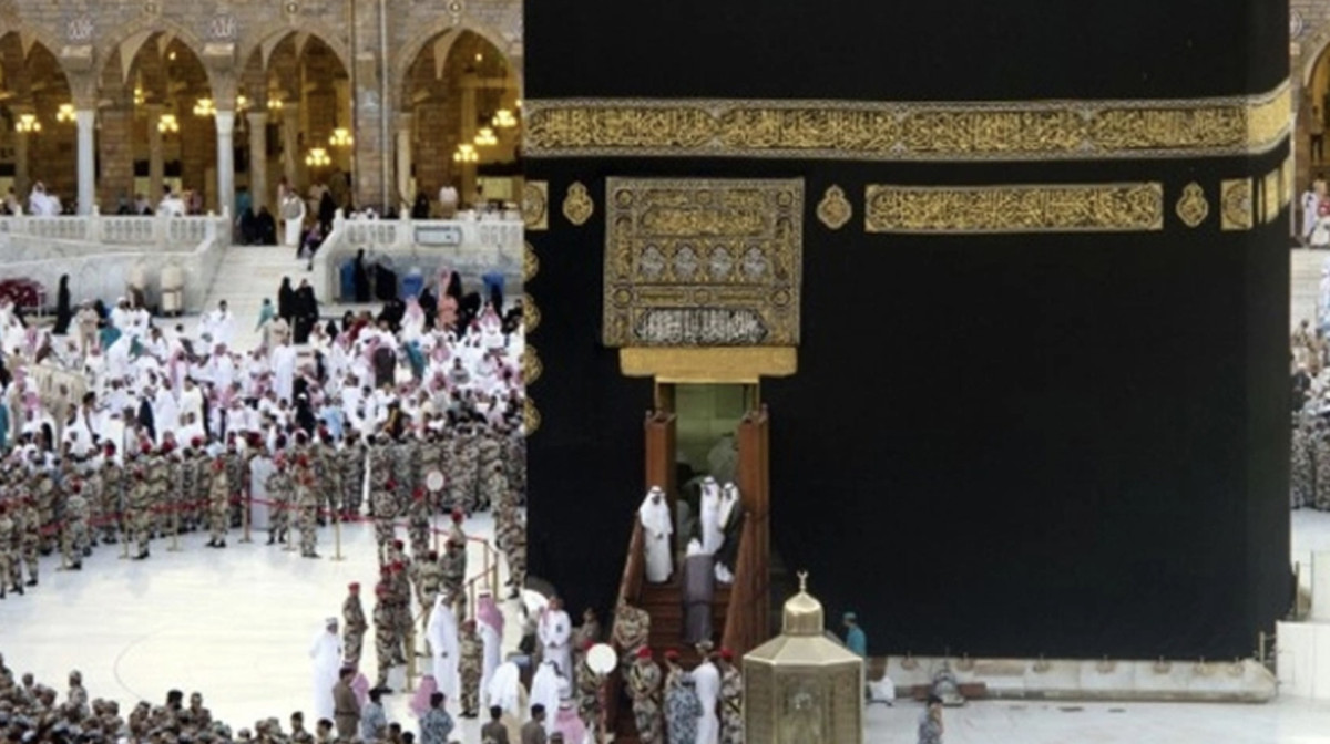 Kabe, gül ve zemzem suyuyla yıkandı