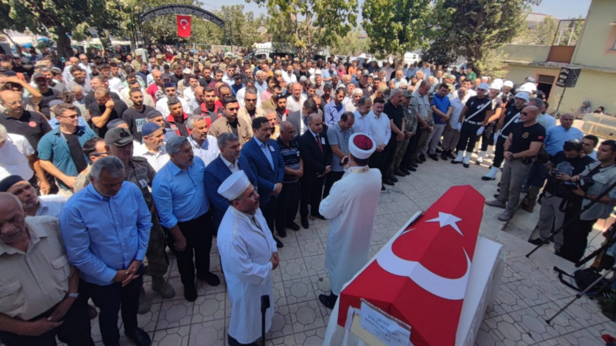 Şanlıurfa'da kazada şehit olan polis memuru son yolculuğuna uğurlandı