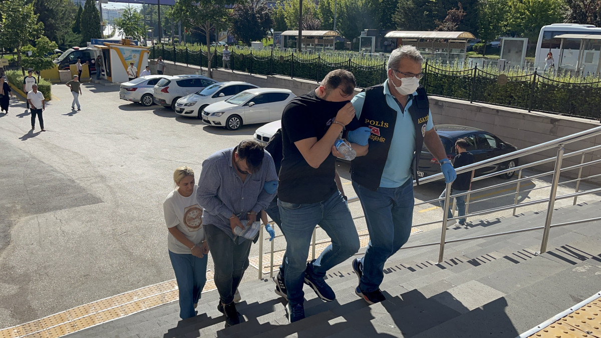 Eskişehir'de vatandaşları sahte dekontla 700 bin lira dolandıran 4 şüpheli tutuklandı