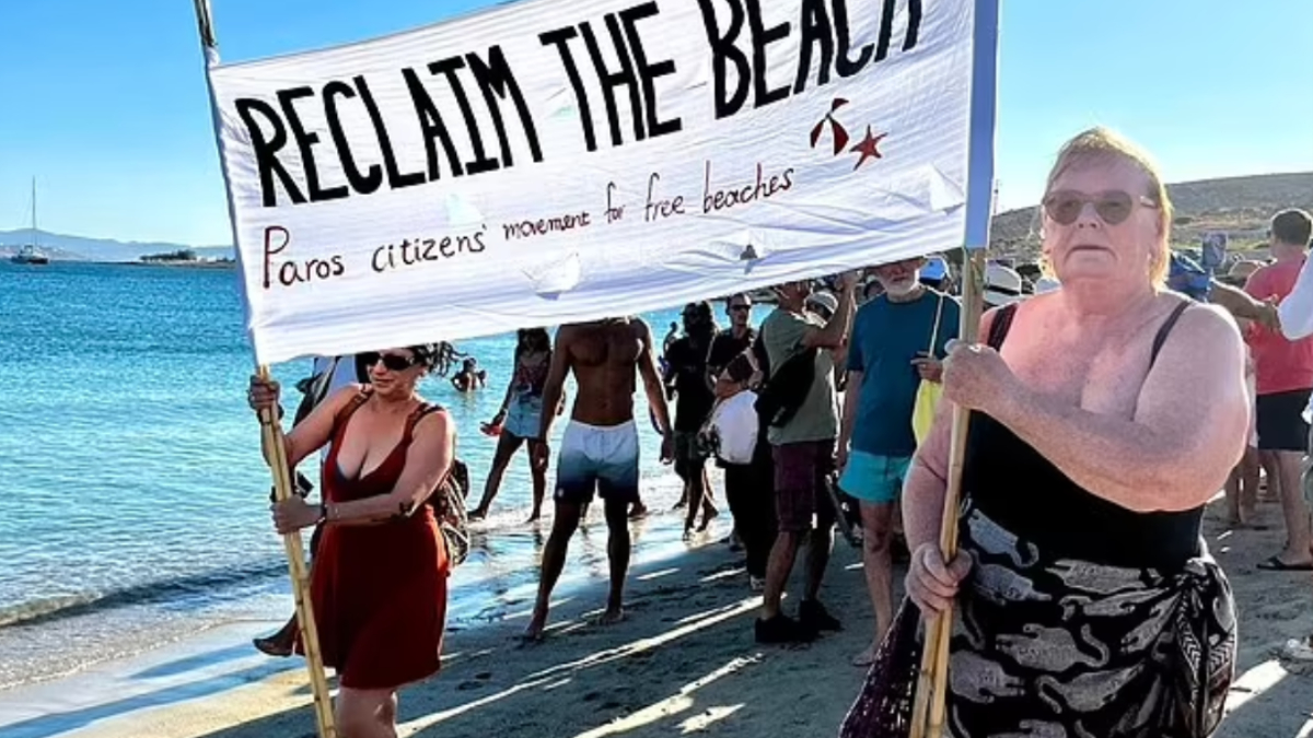Yunan tatilciler, İngiliz turistler konusunda kızgın: Plajlarda yer bulamıyoruz
