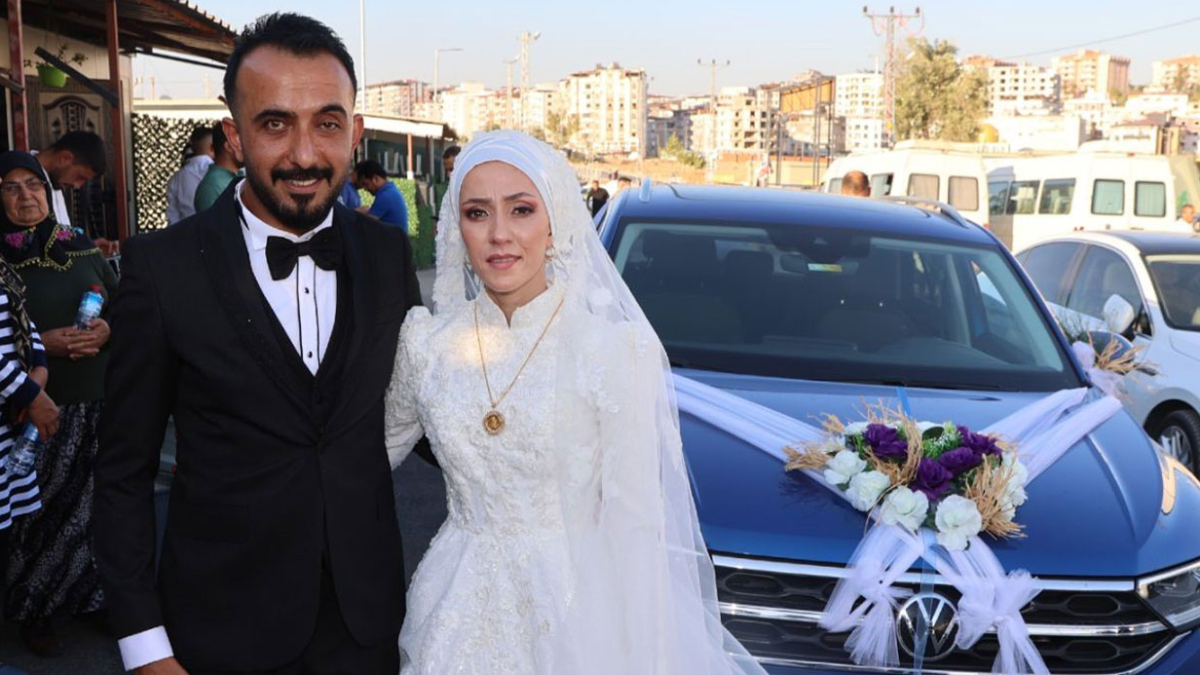 Kahranmanmaraş'ta depremzede çift konteyner kentte nikah masasına oturdu