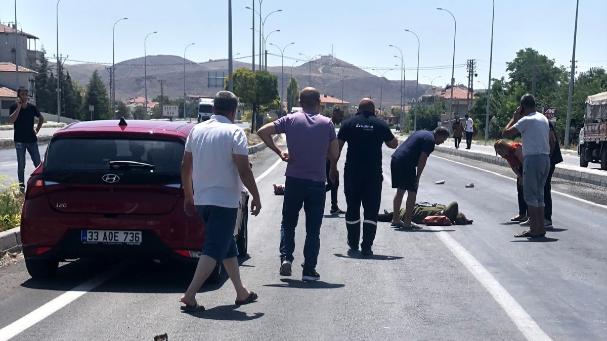 Konya'da karşıdan karşıya geçmeye çalışan yayaya araba çarptı