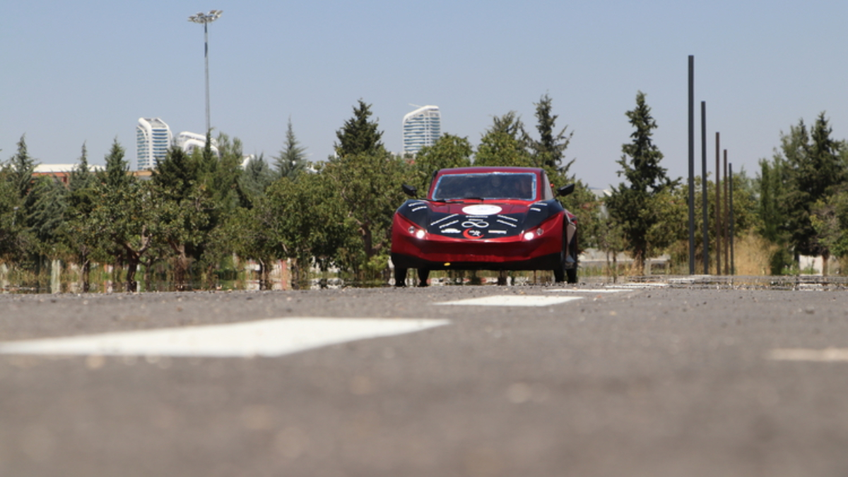 Gaziantep'te üniversite öğrencileri, tamamen yerli imkanlarla 2 elektrikli otomobil üretti