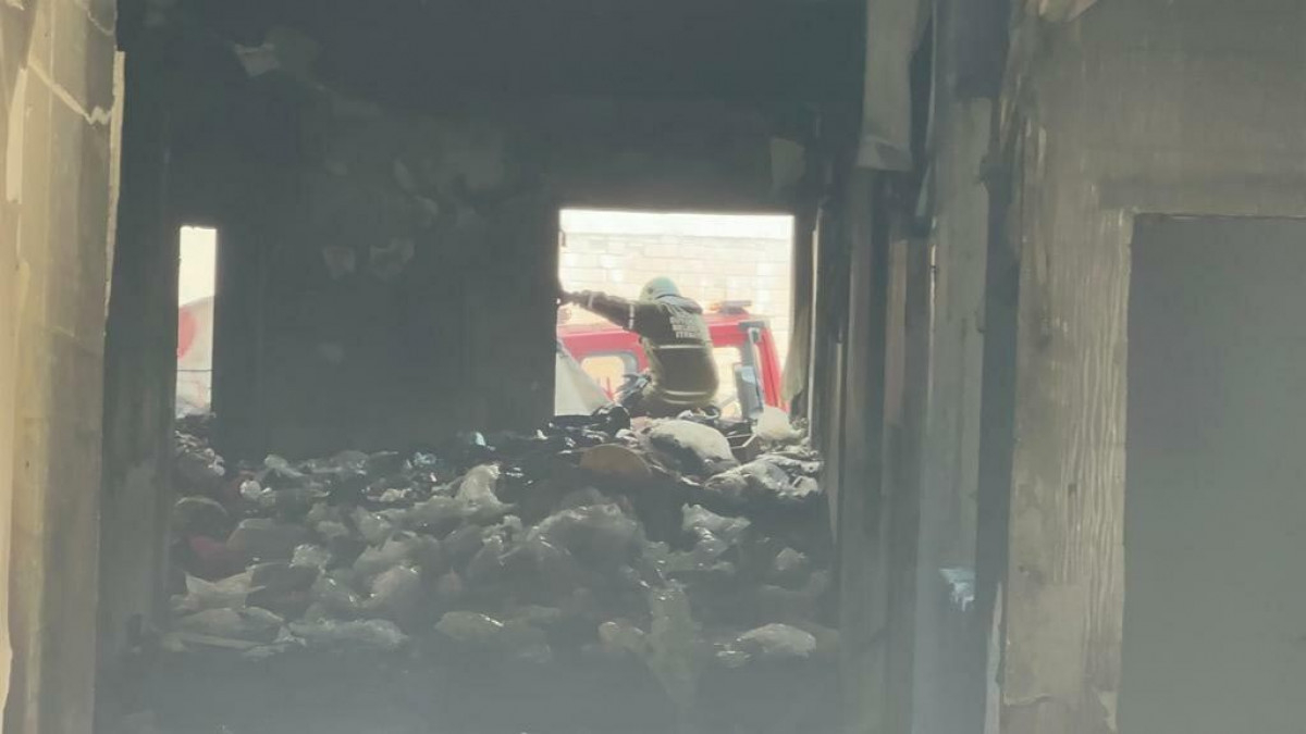 İzmir'de çanta fabrikası alevlere teslim oldu