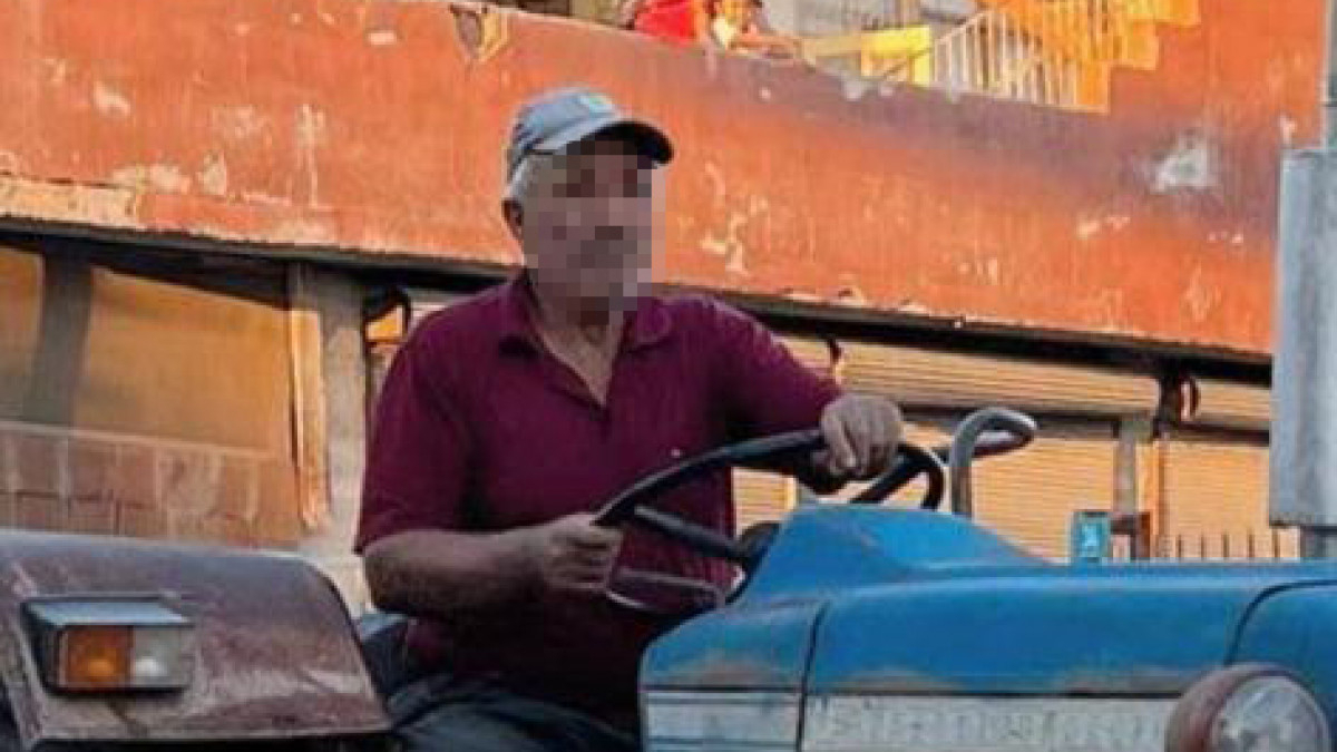 Adana'da uzaklaştırma kararı olan adam çocuklarının evini taşladı