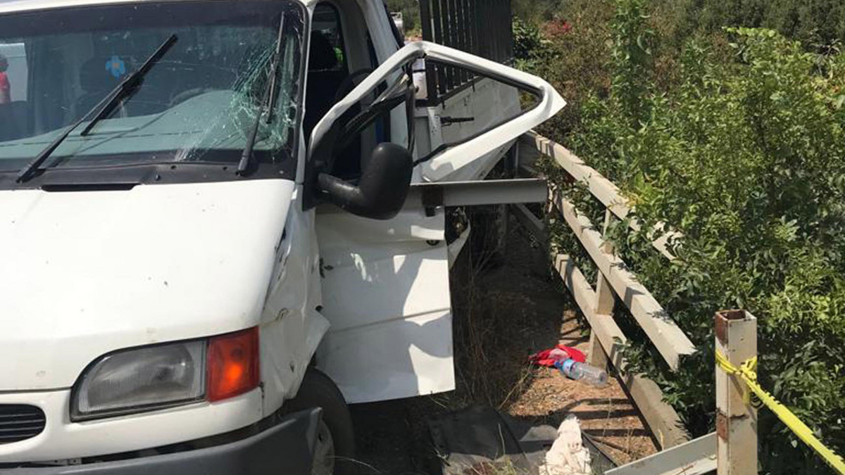 Denizli'de tarım işçilerini taşıyan kamyonet dere yatağına savruldu: 1 ölü 5 yaralı