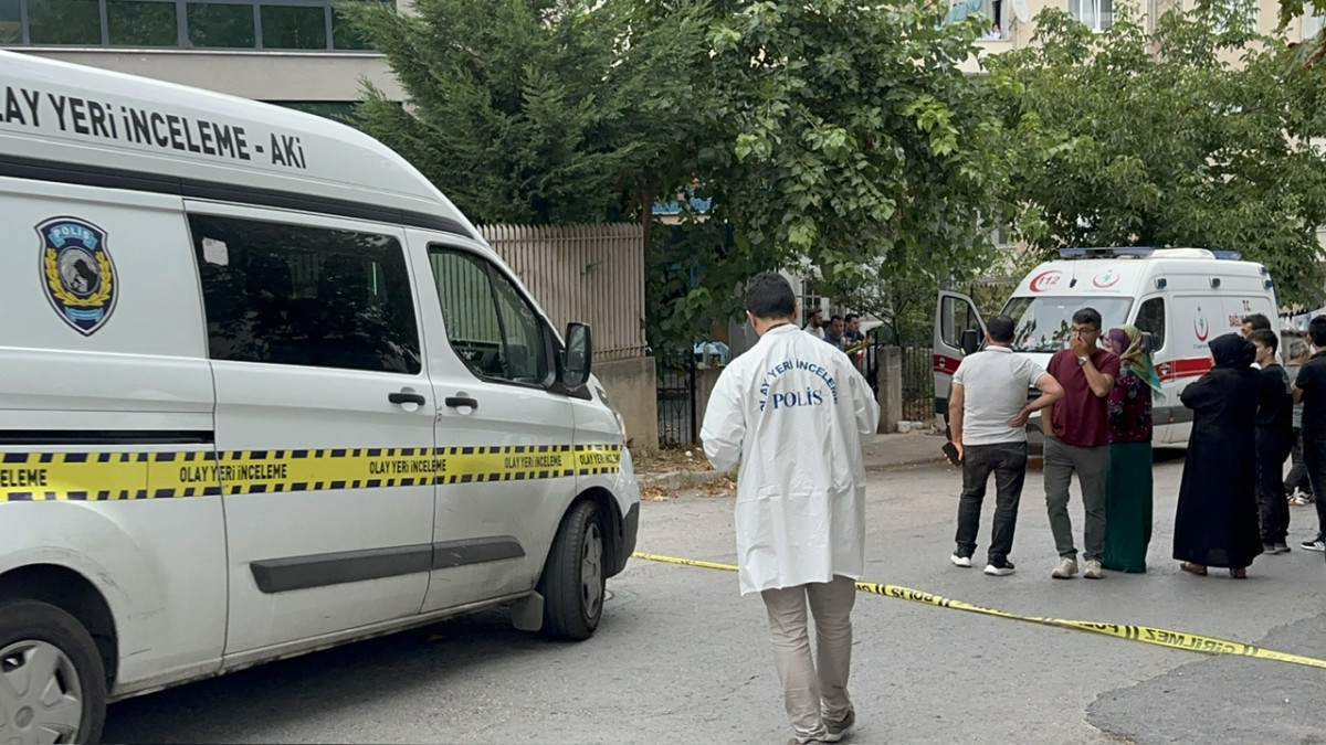 İstanbul Ataşehir'de cam blokların altında kalan iş yeri sahibi öldü