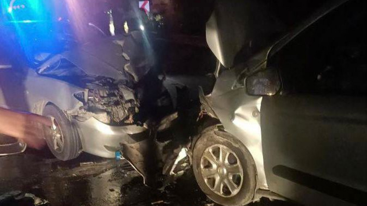 Sakarya'da araçlar kafa kafaya çarpıştı: 5 yaralı