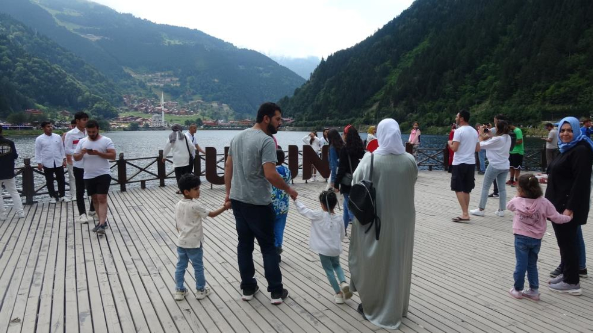Uzungöl'de Arap turist yoğunluğu: Hava güzel manzara çok güzel