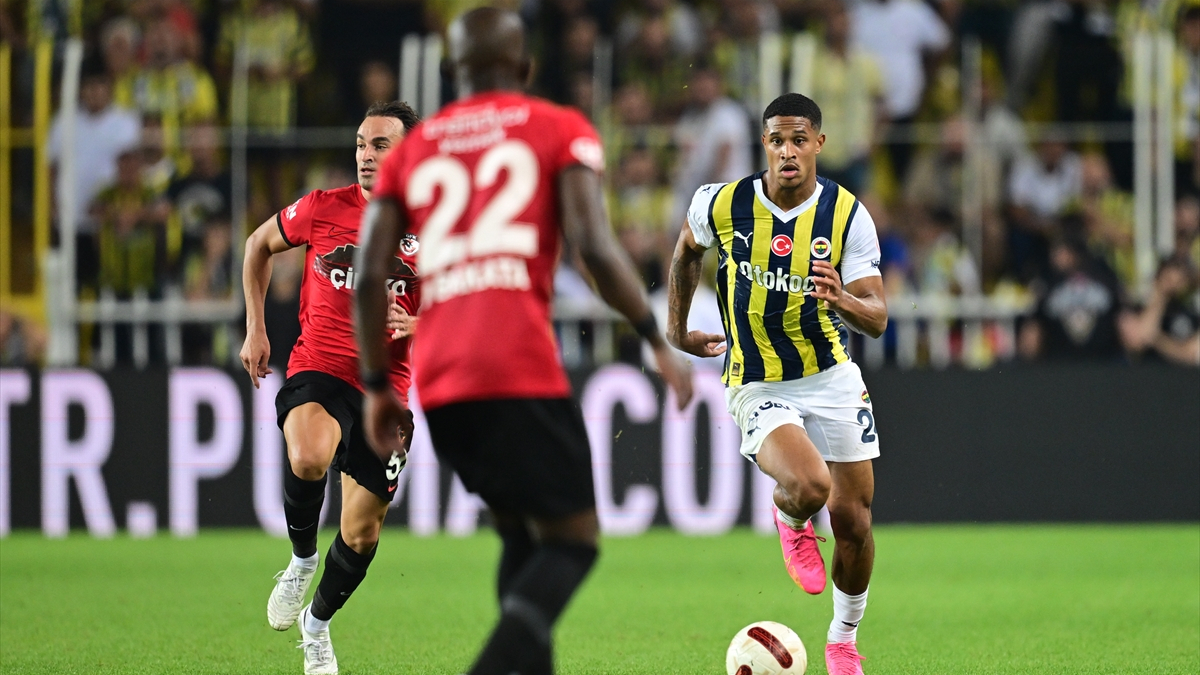 Gaziantep FK'nın penaltı beklediği pozisyona hakem devam' dedi