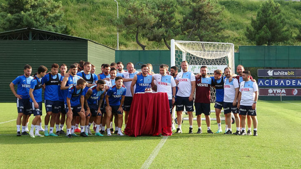 Trabzonspor idmanında Maxi Gomez'in doğum günü kutlandı