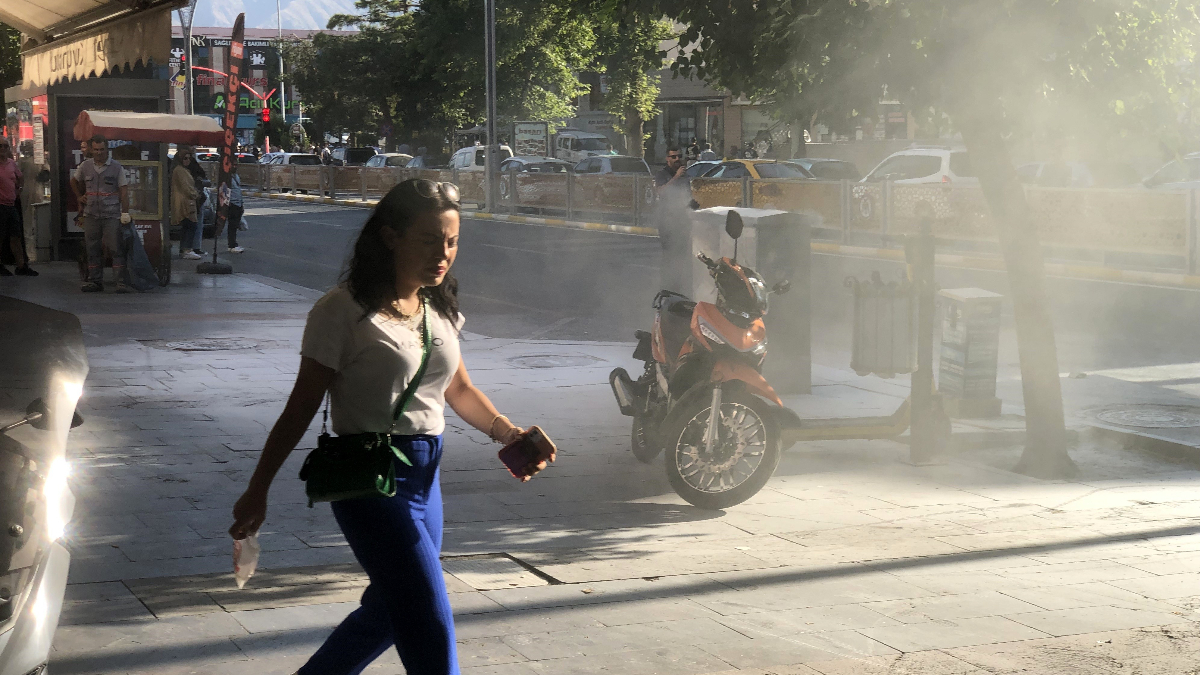 Erzincan'da sıcaktan elektrik panosu yandı