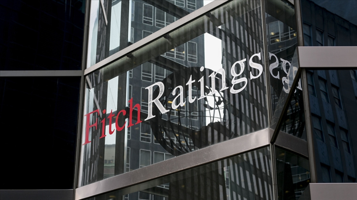 Fitch: İngiltere'de yükselen enflasyon faiz artışını tetikliyor