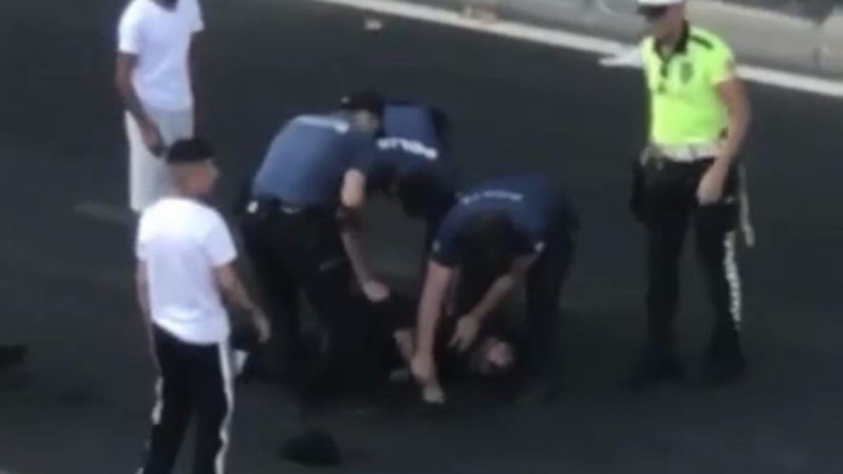 İzmir'de polise silah çeken gaspçı vurularak etkisiz hale getirildi