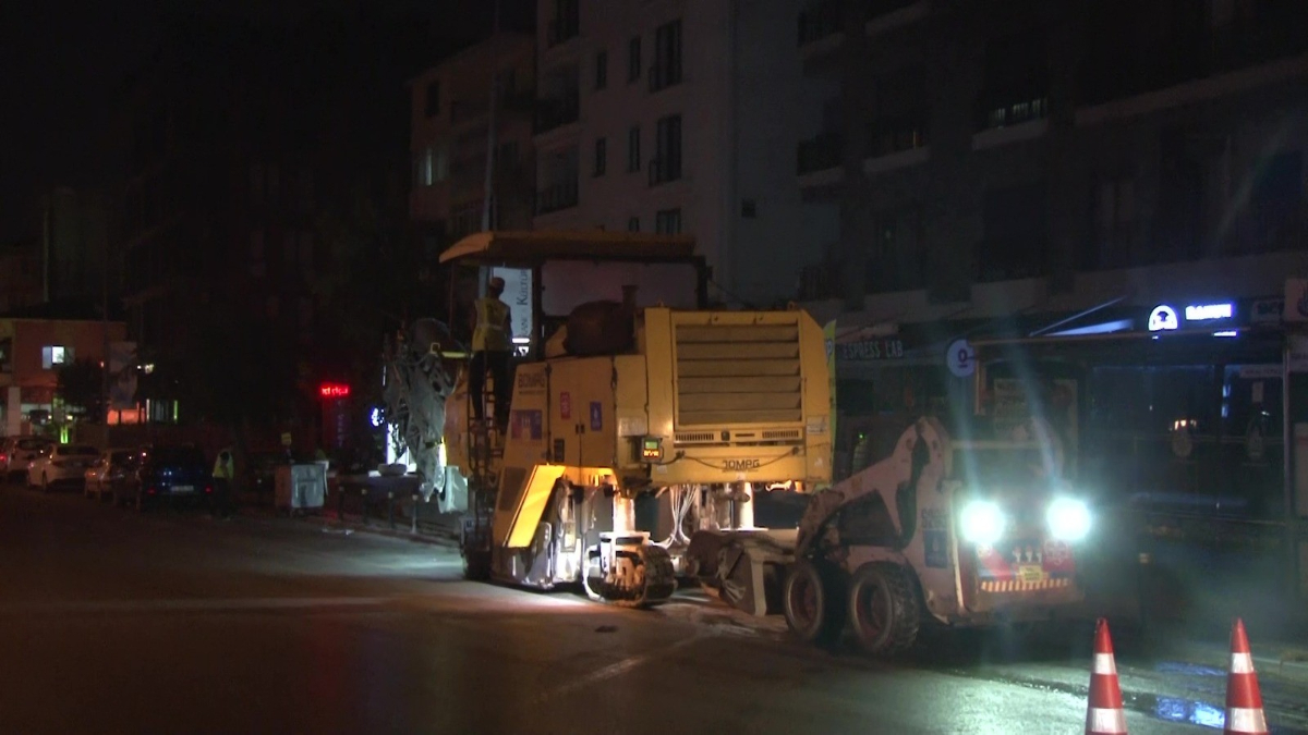 İstanbul'da Bağdat Caddesi Kavşağı üzerinde bitmeyen yol çalışmasına vatandaş tepki gösterdi