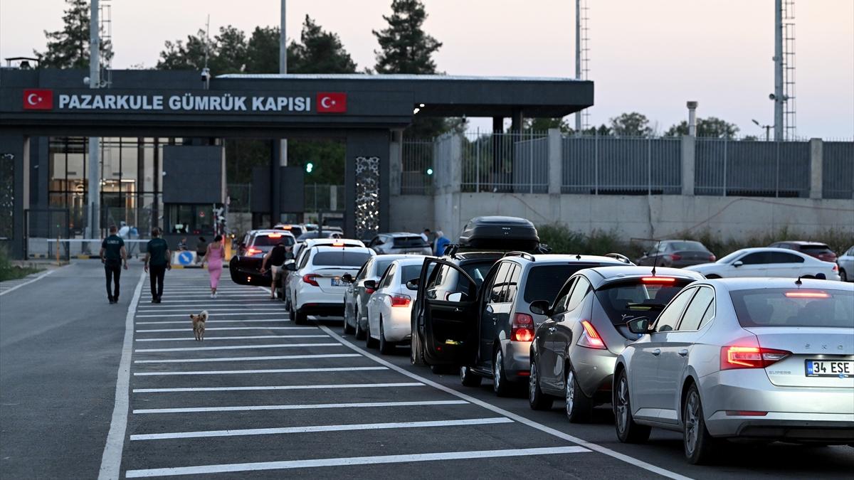 Yunanistan'daki yangın nedeniyle İpsala'dan geçemeyenler Pazarkule'ye yöneldi