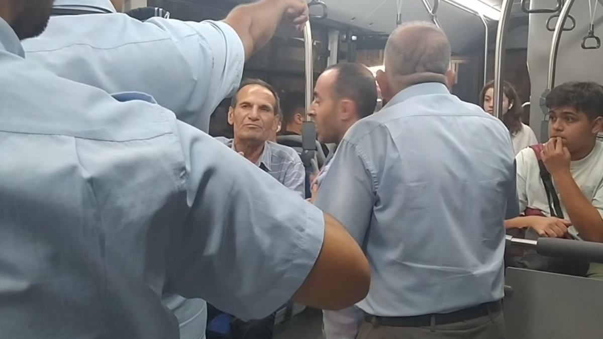 Eskişehir'de sarhoş adam otobüsü birbirine kattı