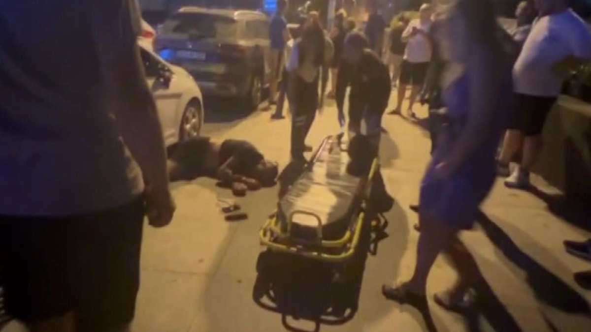 İstanbul'da kaldırımda yürürken bıçaklı saldırıya uğradı