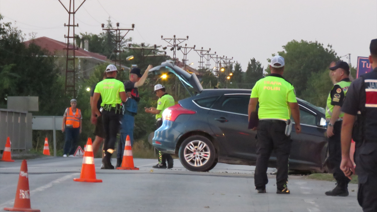 Kırklareli'nde köprü korkuluğuna çarpan otomobildeki çocuk öldü