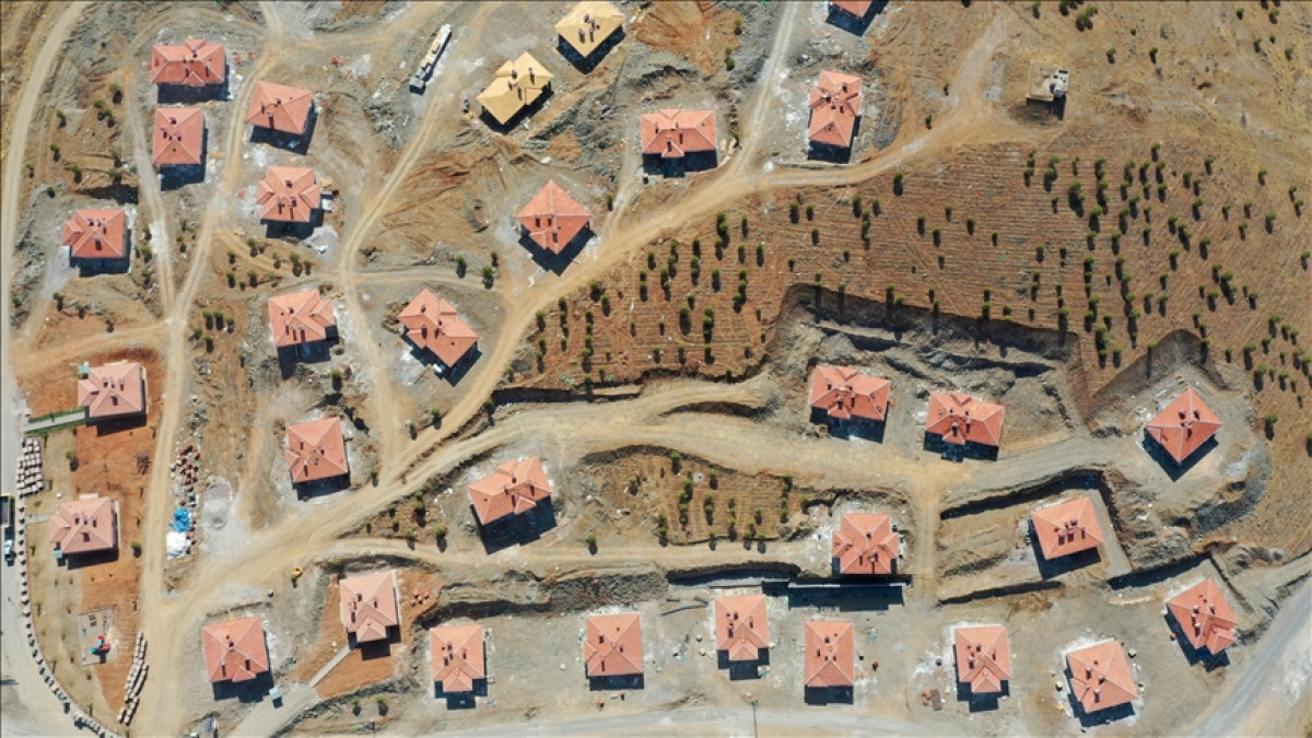 Türkoğlu'nda afetzedeler için inşa edilen 1150 daire ekimde teslim edilecek