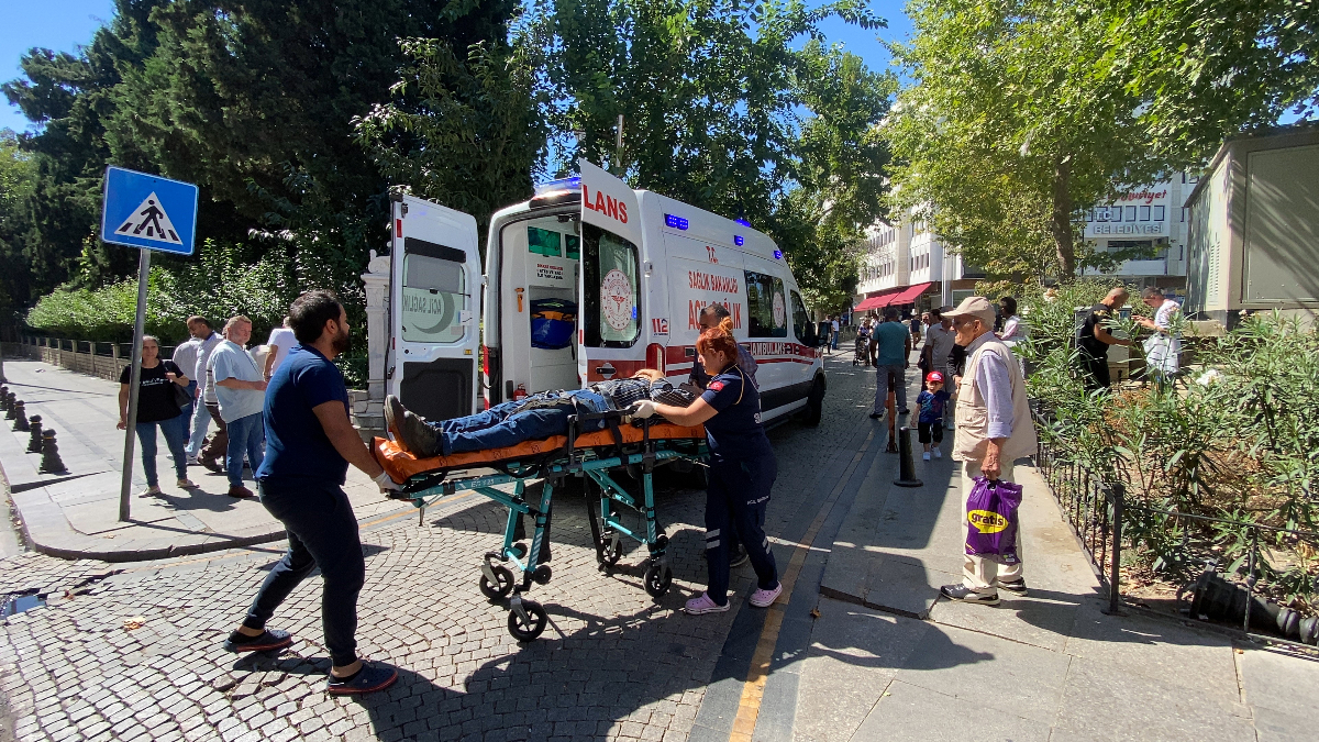 Tekirdağ'da ağaçtan düşen belediye çalışanının ayağına demir saplandı