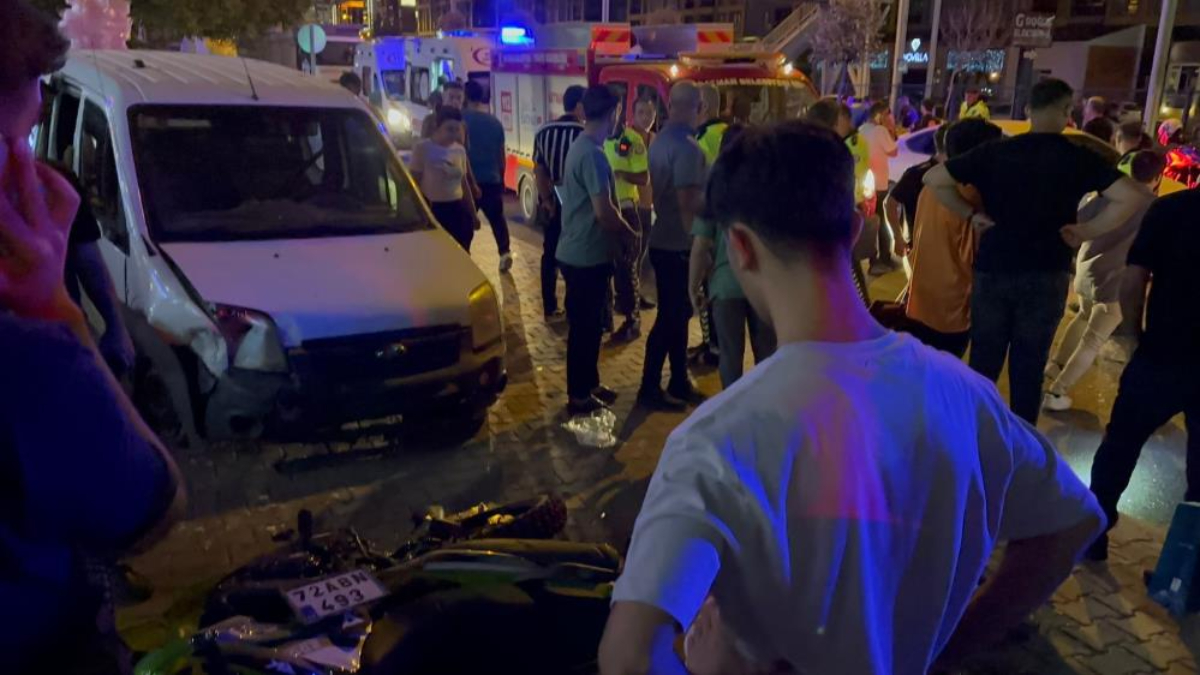 Batman'da otomobilin sivil polis aracına çarptığı kazada 5 kişi yaralandı