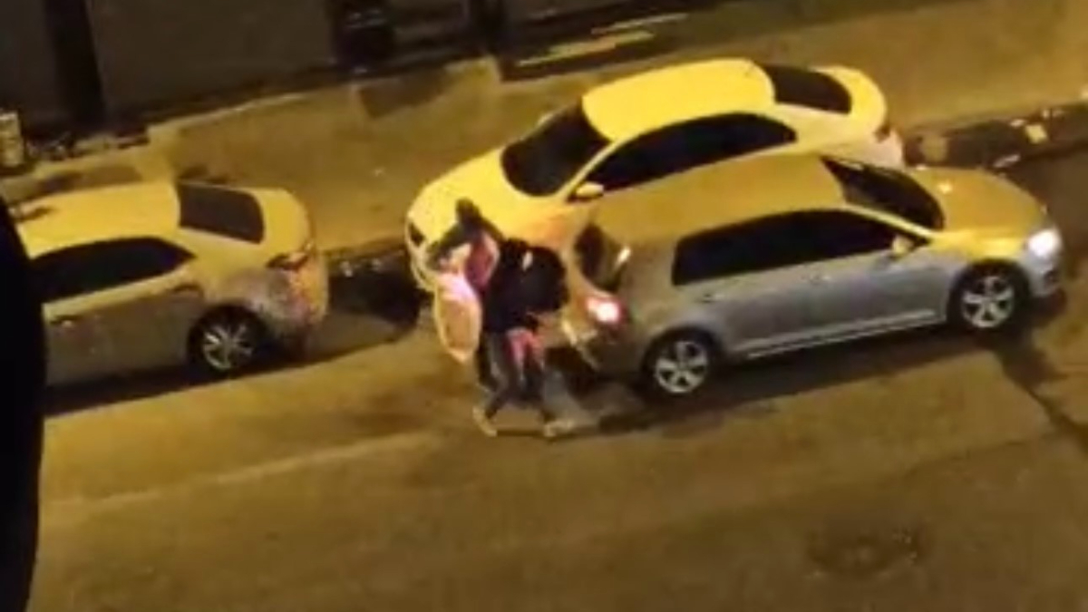 Esenyurt'ta kuyumcuyu çuvalla soyan hırsızlar kamerada