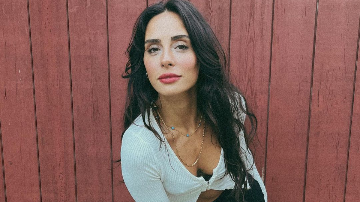 Grup Hepsi'nin Yasemin'i direk dansıyla sosyal medyayı coşturdu! "Yapıyorsun bu sporu"