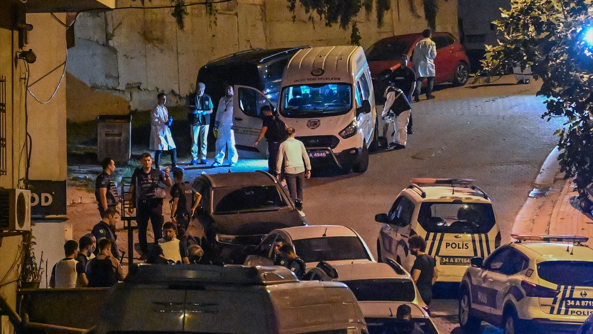İstanbul Kağıthane'de polisin şehit olduğu çatışma anları kamerada