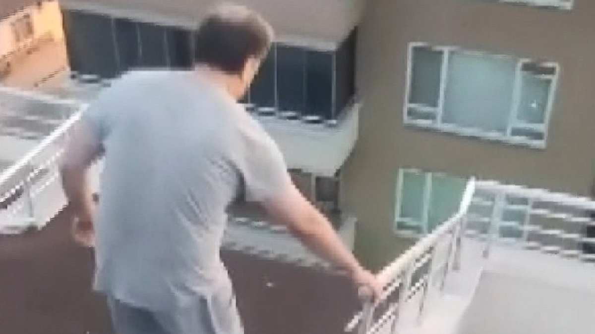 Bursa'da FETÖ operasyonunda çatıda yakalandı