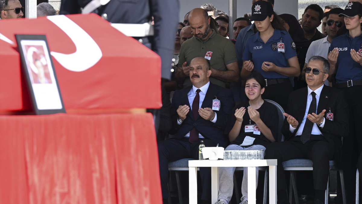 Şehit polis Hakan Telli'nin cenazesi gözyaşları içinde uğurlandı