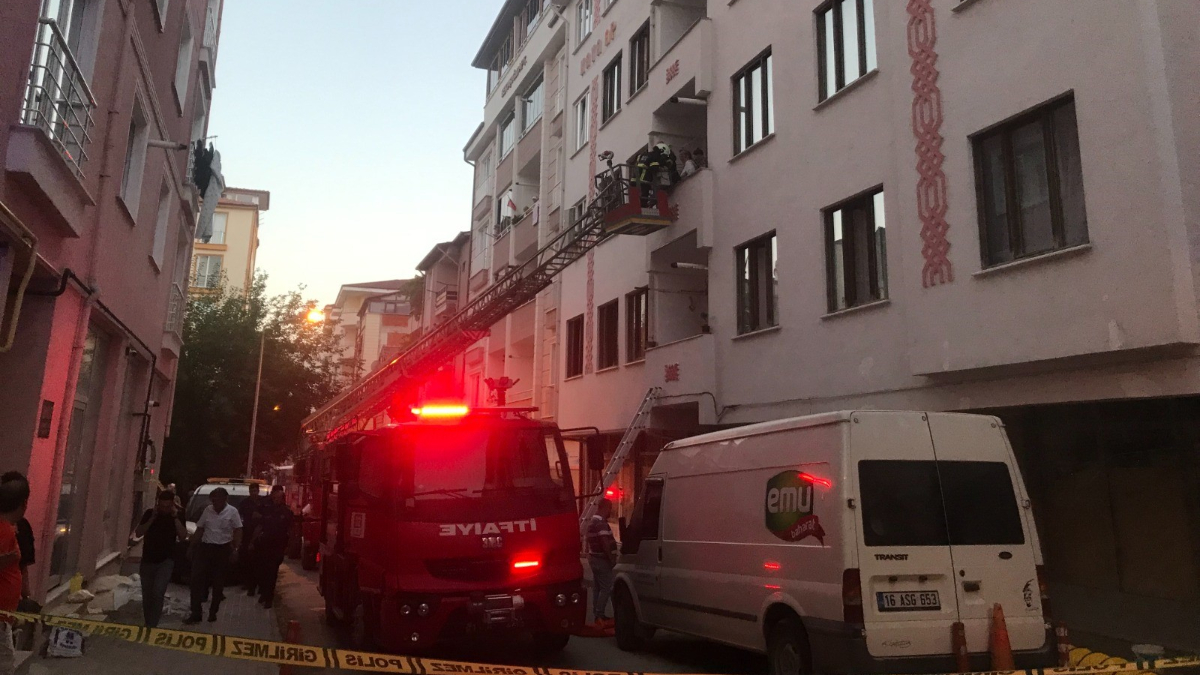 Bilecik'te elektrik panosundan çıkan yangın panik yarattı