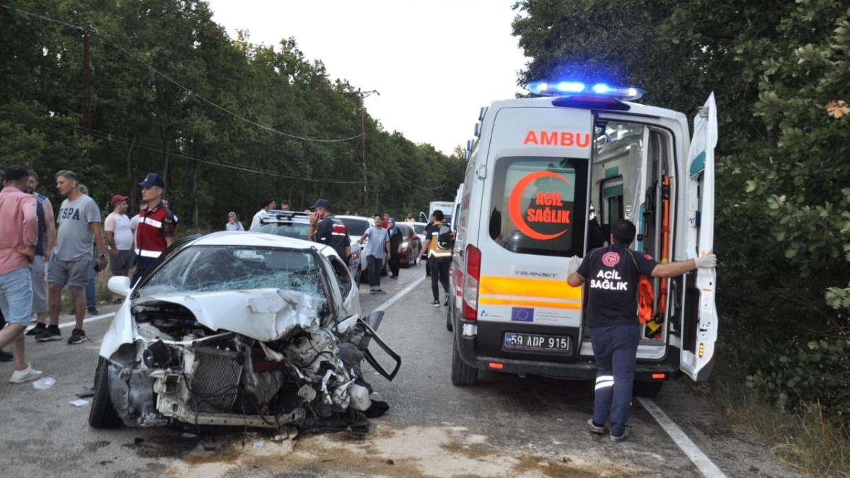 Tekirdağ'da trafik kazası: 1 ölü, 2 yaralı