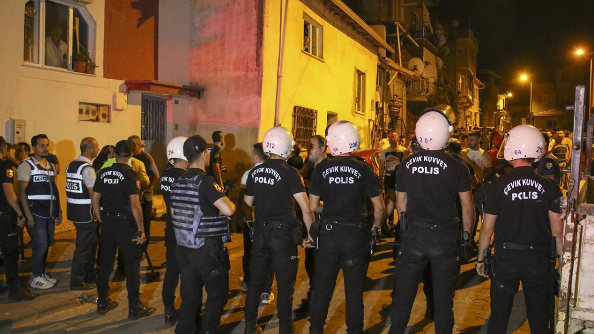 Uşak'ta akrabalar birbirine girdi: 5 kişi yaralandı