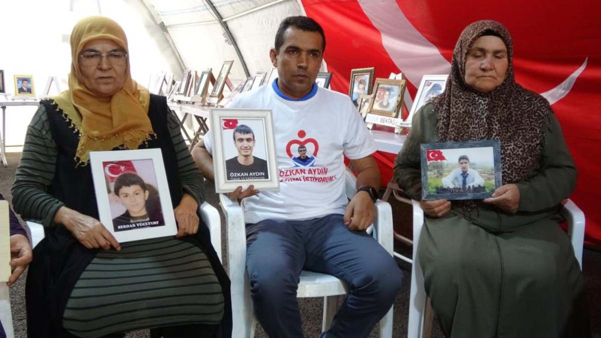 Evlat nöbetindeki baba: HDP’nin bir kapısı meclise diğer kapısı kandile açılıyor