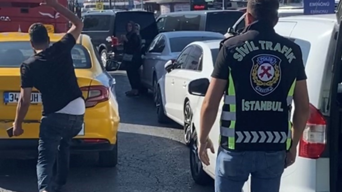 İstanbul'da turistle pazarlık yapan taksicinin çalışma belgesi iptal edildi