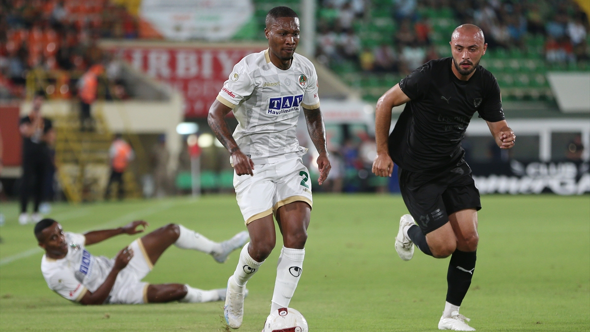 Alanyaspor-Hatayspor maçı başladığı gibi sona erdi